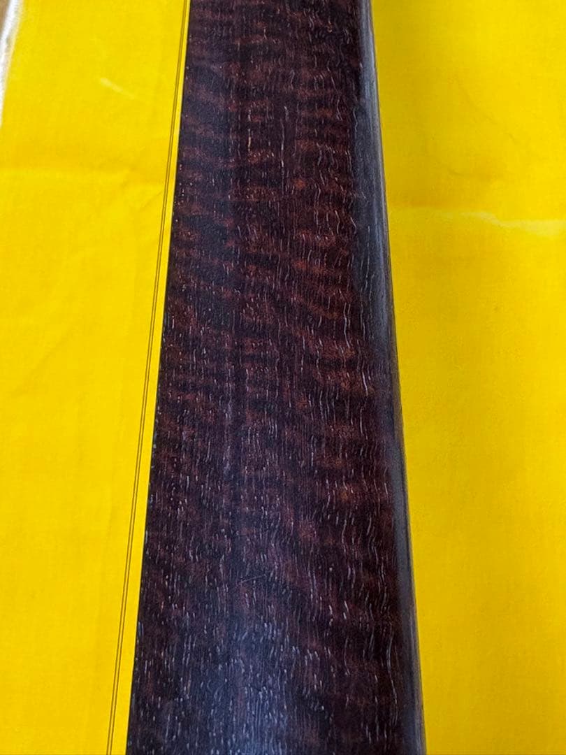 三味線　細棹　トチ紅木　子持ち綾杉胴　金細　二本溝