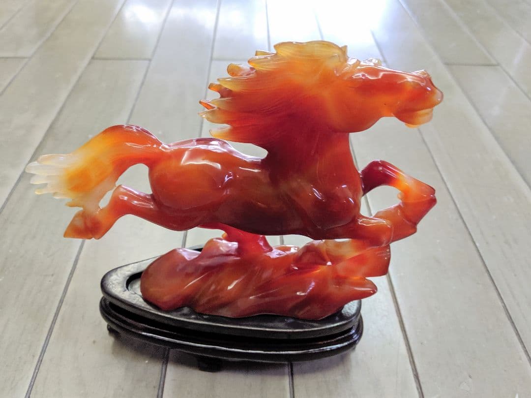 【中国高級美術】赤瑪瑙 飛ぶ馬の置物 台座付 箱付き 鑑賞