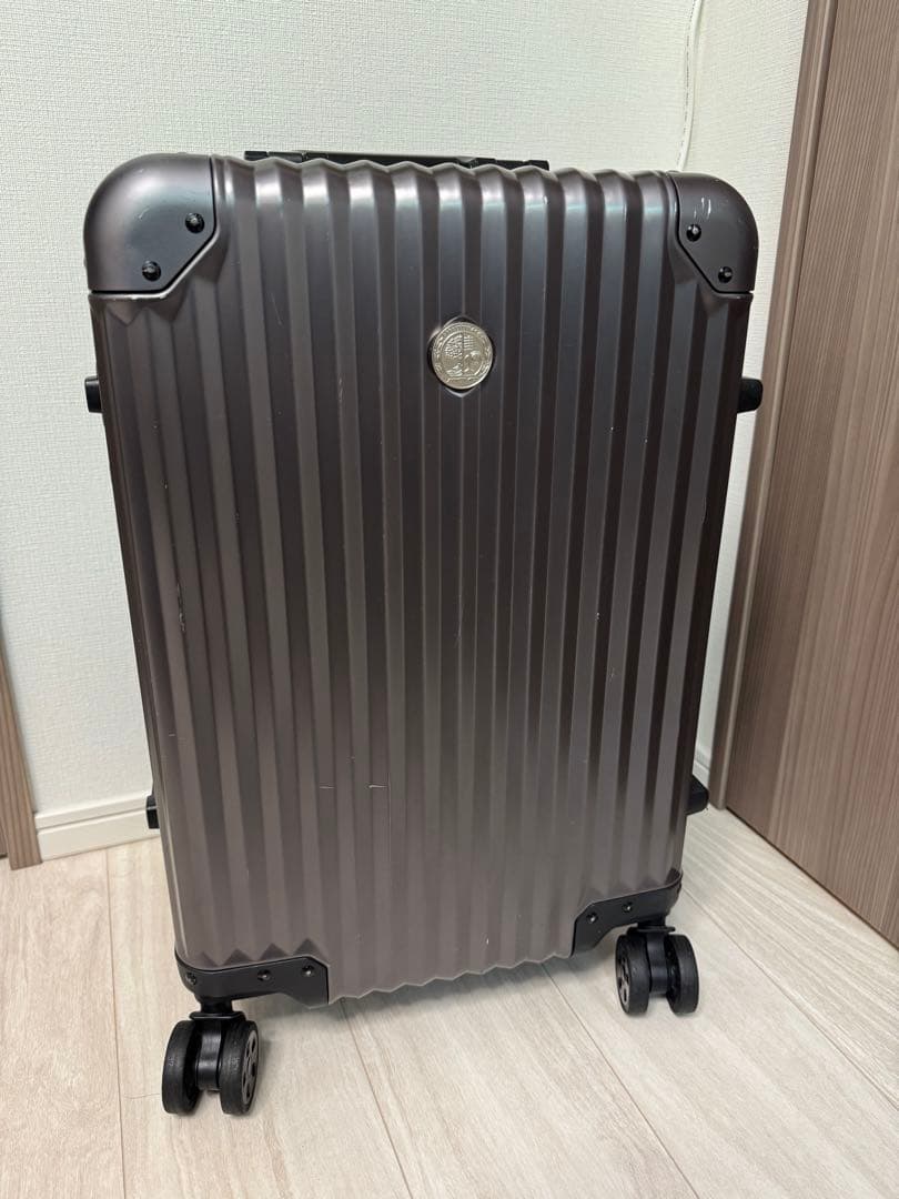 メルセデスベンツ　AMG 32リットル　キャリーケース　中古品