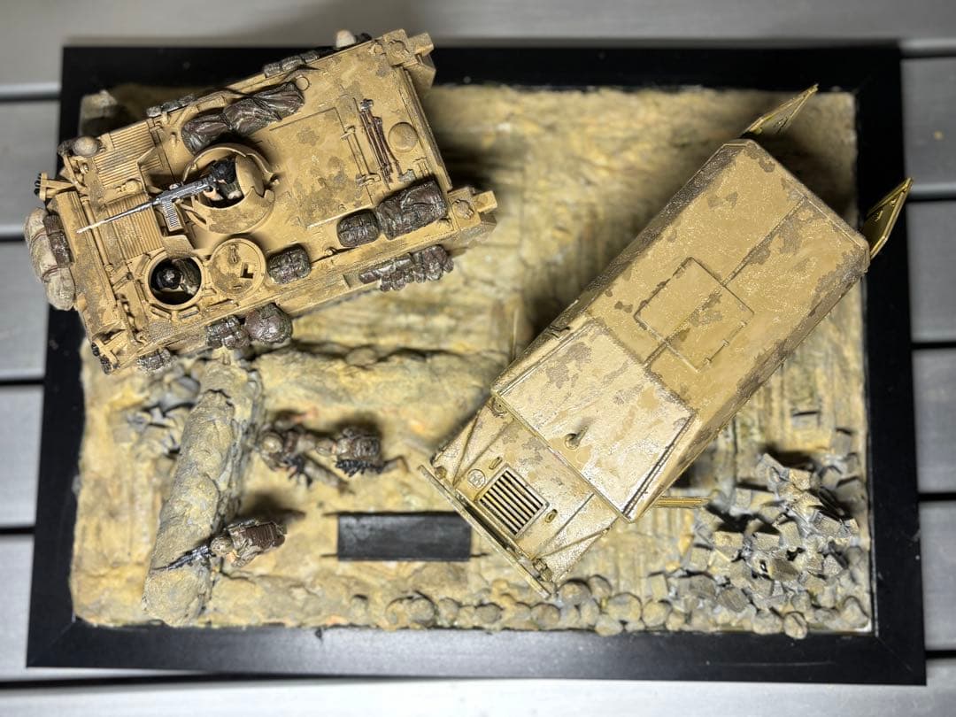 戦車　ジオラマ　1/35 デザートワゴン　軍用車両ambulanceと兵士
