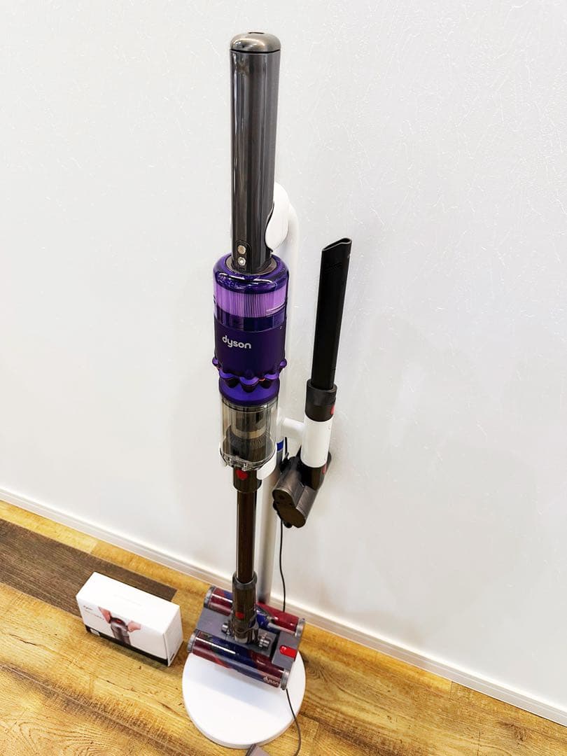 【ジャンク品】Dyson 掃除機SV19 ＆充電器＆スタンド＆予備バッテリー付き