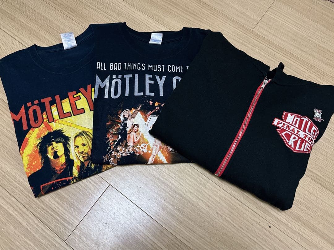 モトリー・クルーの2015年ファイナルツアーTシャツ2枚とパーカーのセット