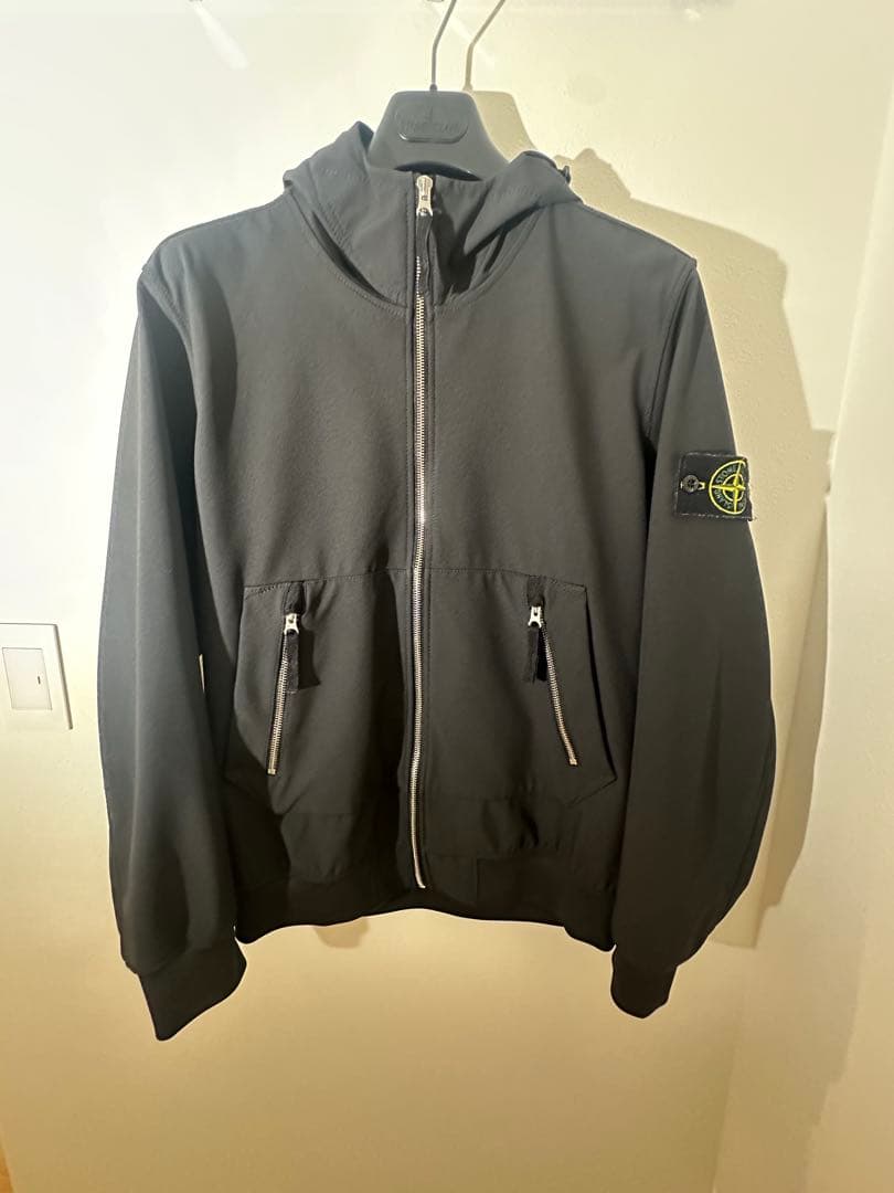 Stone  ブラック ジャンパー　Mサイズ　ハンガー付