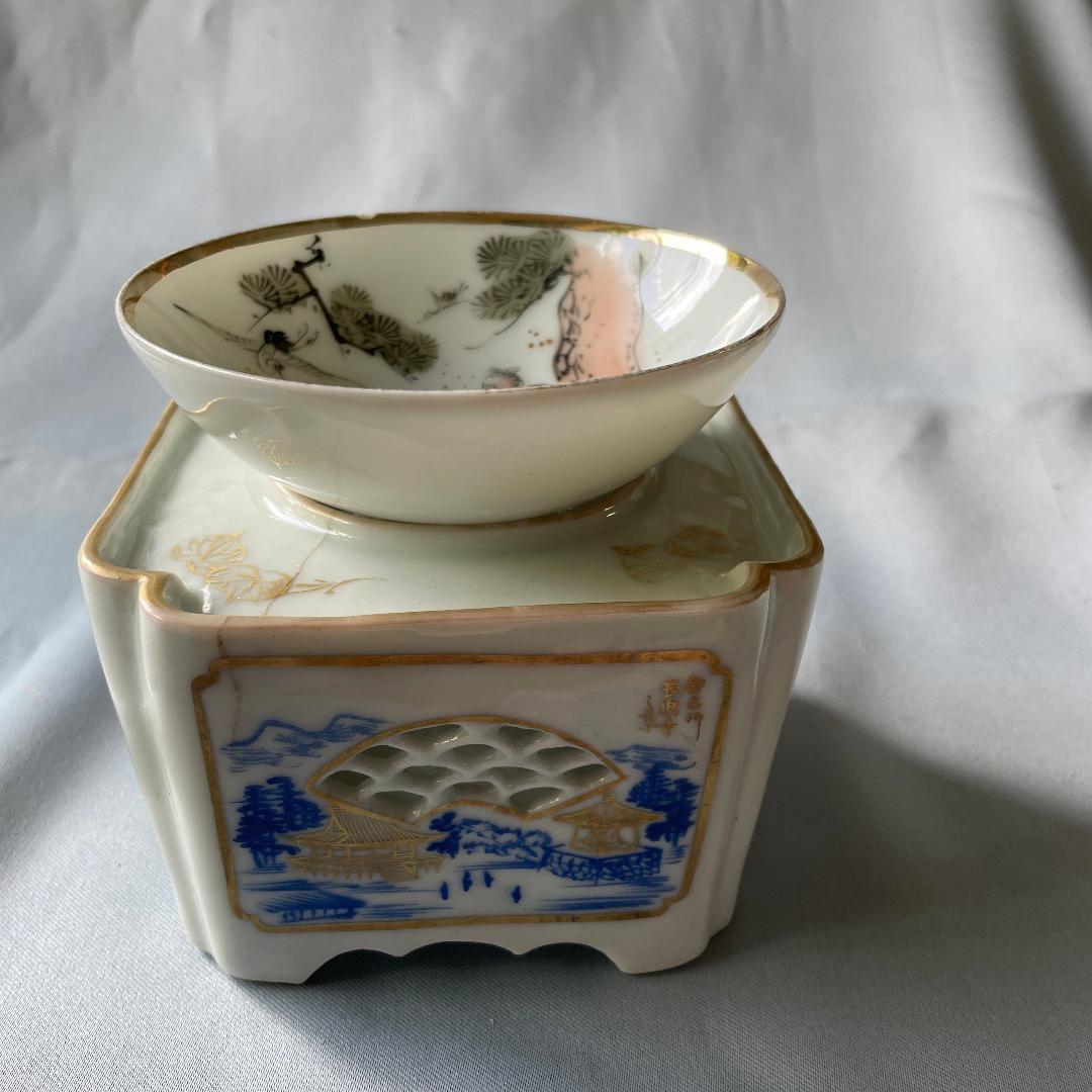 京の骨董品です！少し大きめ 四角の盃台 金彩 染付 長寿盃付 K2532