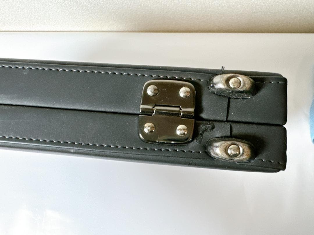 レザーアタッシュケース　丸井で購入・縁と取っ手に傷があります