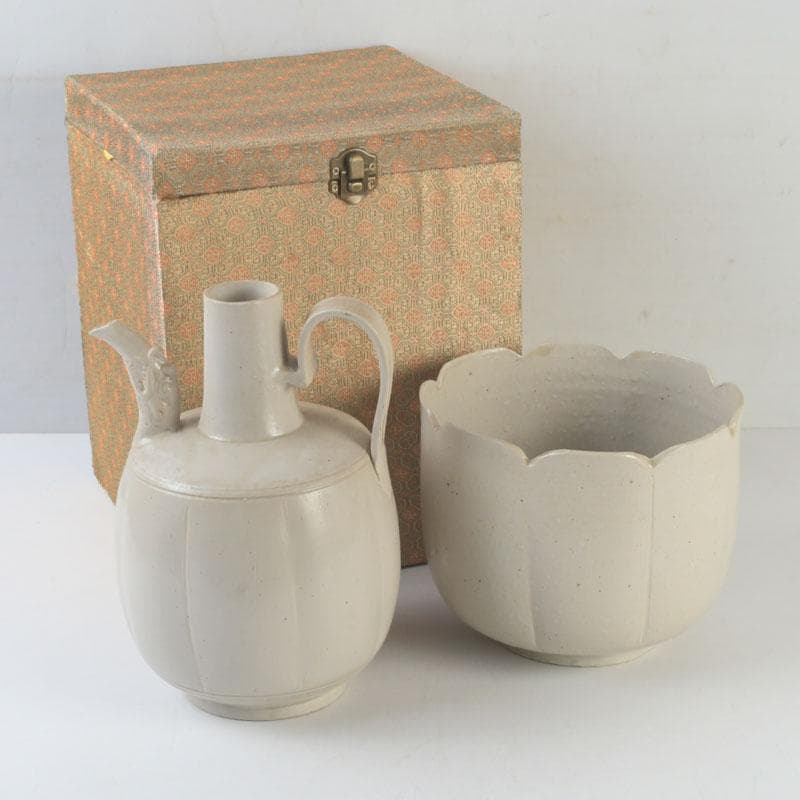 中国　定窯　白磁　神獣文　水注　執壷　輪花鉢　2点まとめて　V　9664