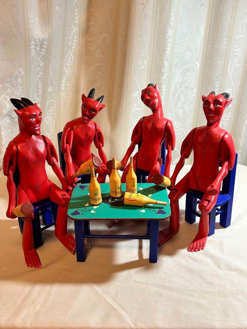 メキシコ　ウッドカービング　Inocencio Vasquez 作　「悪魔の宴」