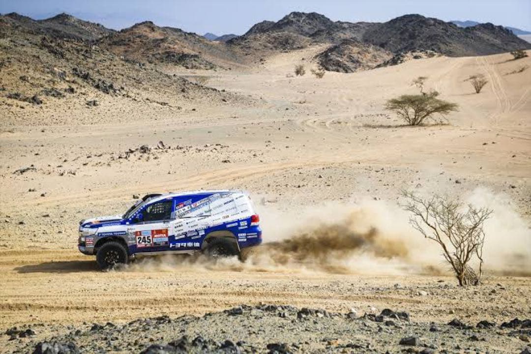 トヨタ ランドクルーザー 200 ダカールラリー 2022  ミニカー 1/43