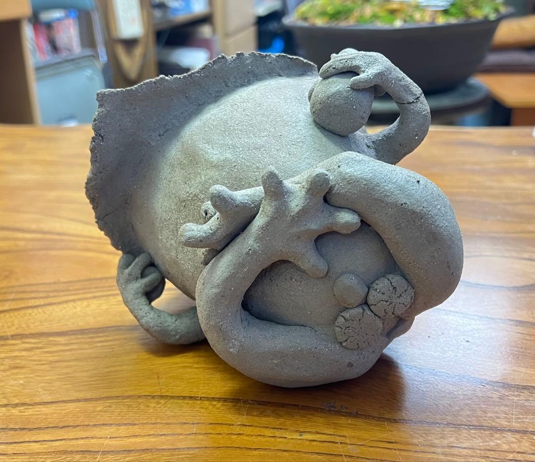 村長カエルの置き香炉　カエルの陶器