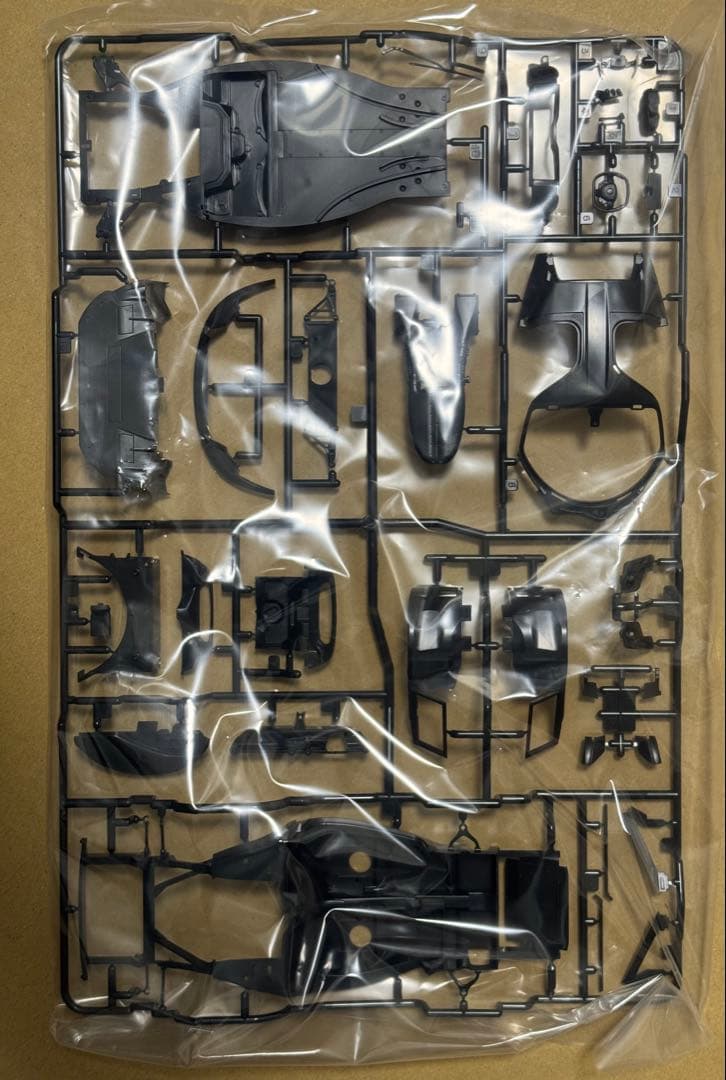 1/24 ラ フェラーリ イエローバージョンとカーボンスライドマーク付き