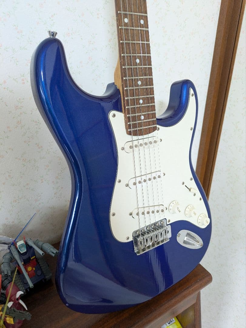 フォトジェニック　ブルー　エレキギター　ストラトキャスタータイプ