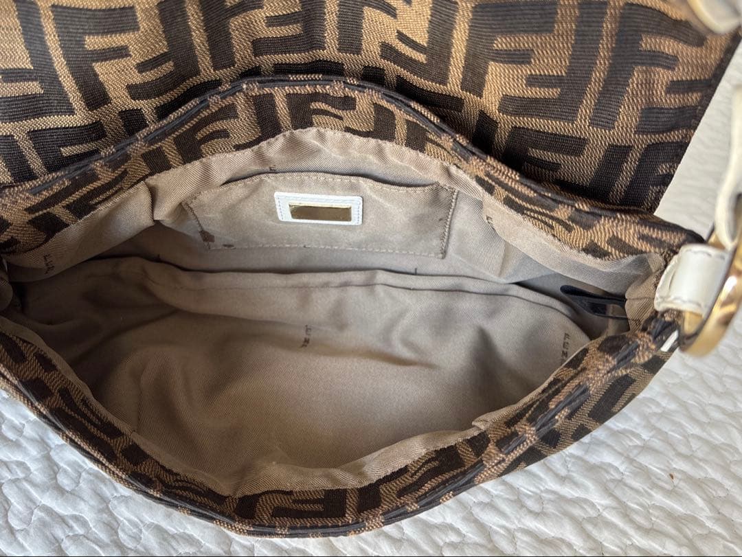 FENDI フェンディ ズッカ柄 ショルダーバッグ ブラウン×ホワイト レザー