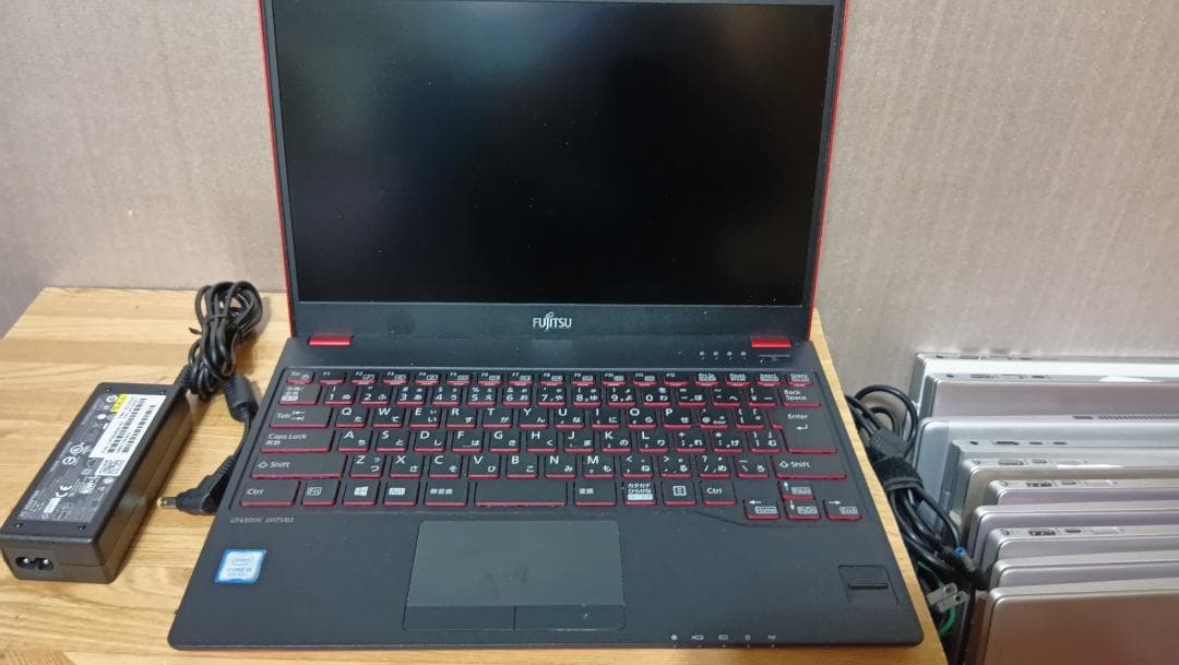 Fujitsu LifeBook UH75/B3 8世代i5