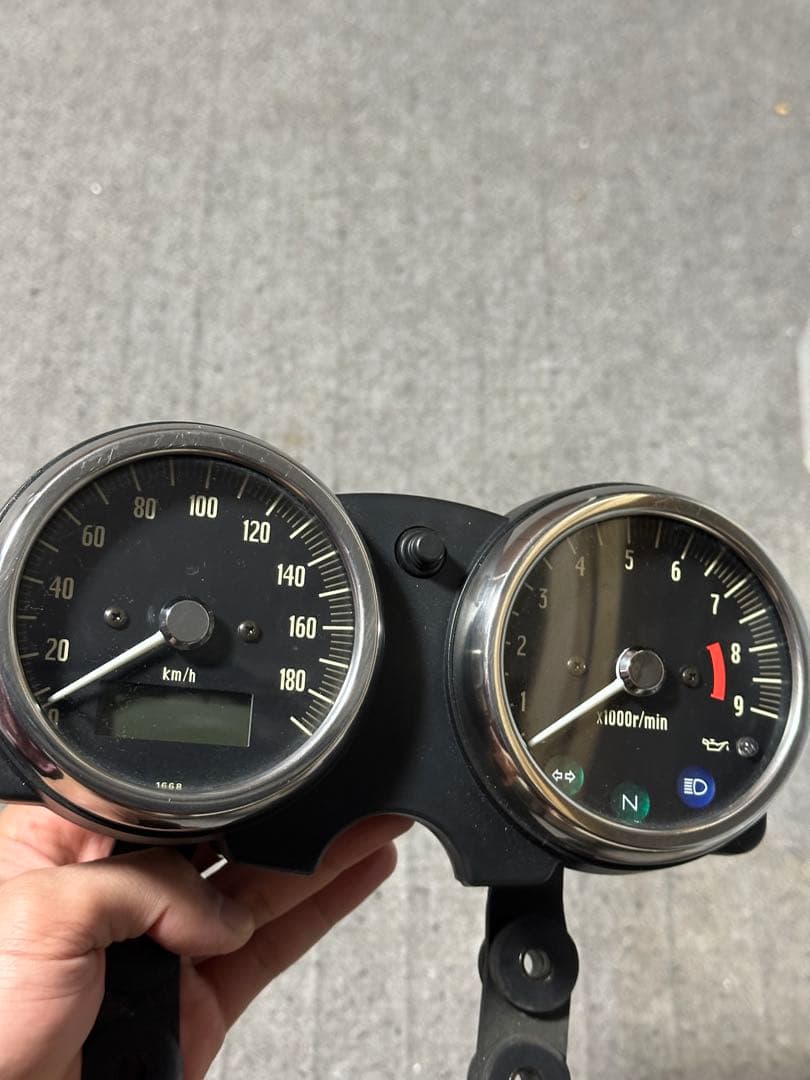 W400 W650 メーター