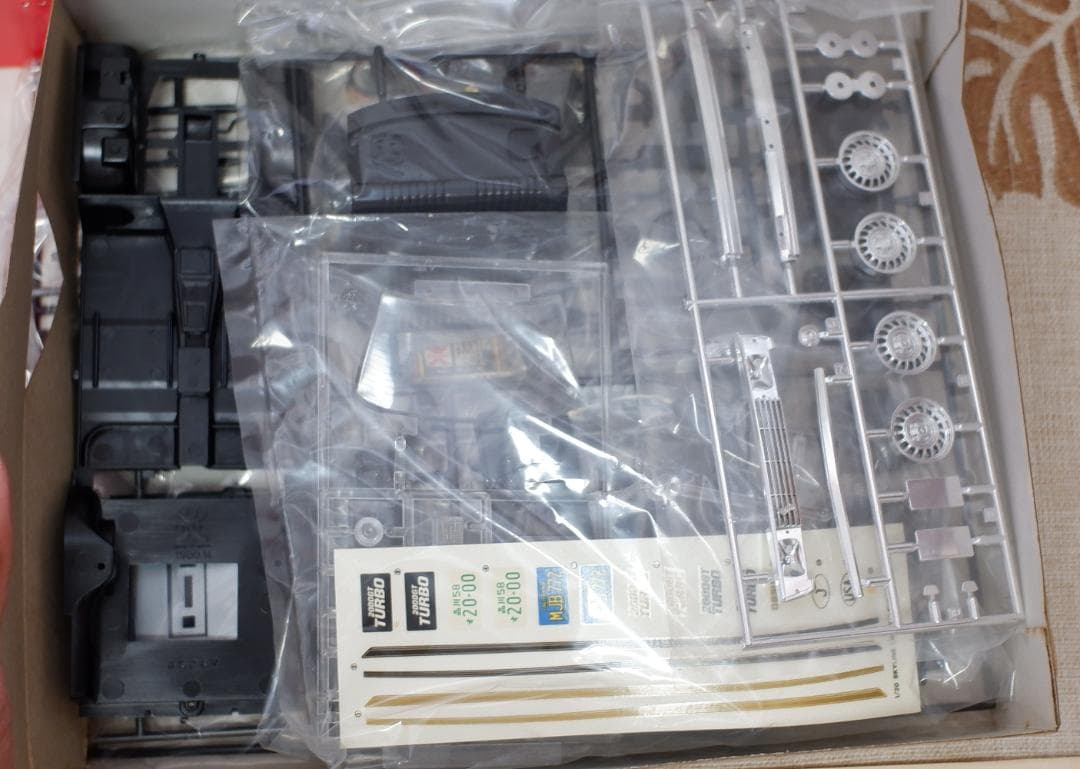 バンダイ 1/20　NISSAN SKYLINE 2000GT TURBO