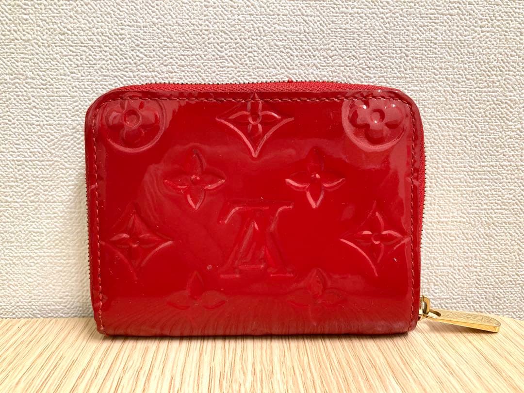 LOUIS VUITTON モノグラム ヴェルニ ジッピーパスケース