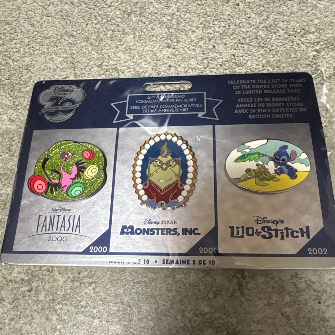 ピンズ・ピンバッジ・缶バッジ Disney 70th Anniversary Pin Set