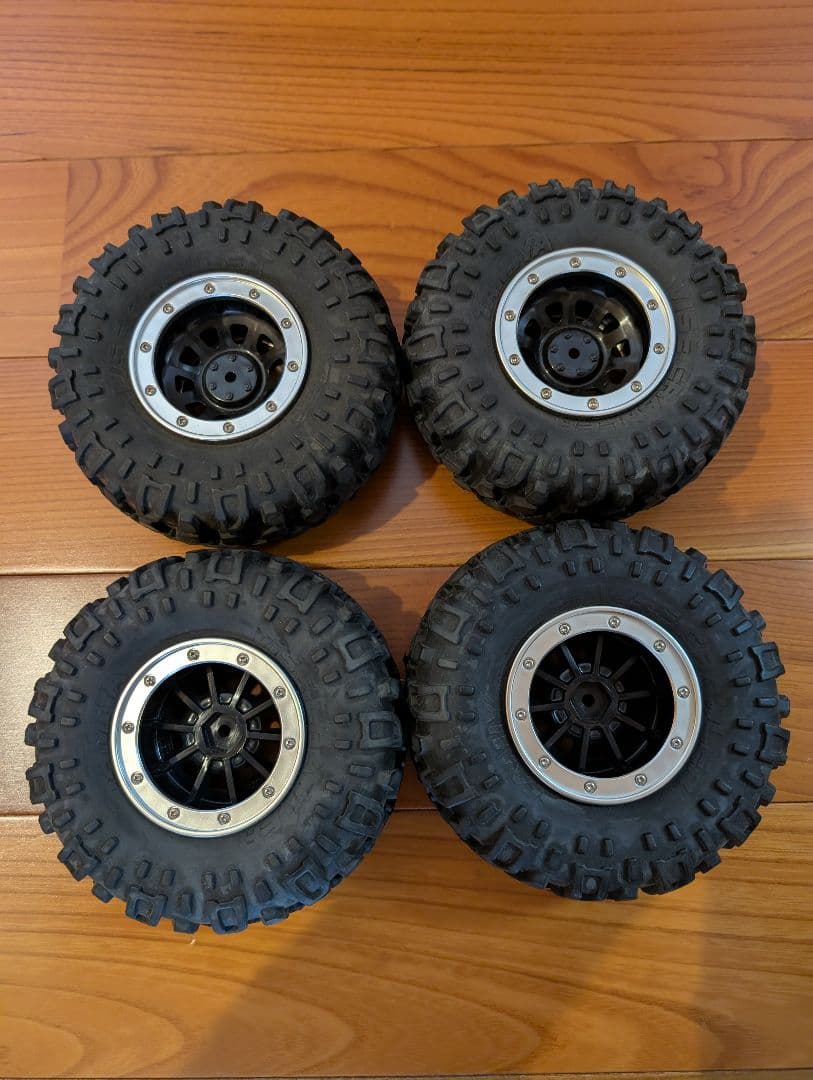 タミヤ　CR-01　 ランドクルーザー40　 純正新品バッテリー、予備タイヤつき