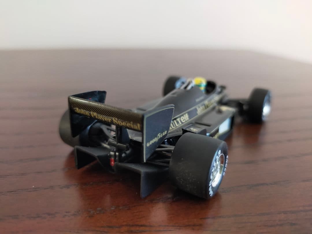 ミニチャンプス 1/43 ロータス ルノー 97T アイルトンセナ 1985