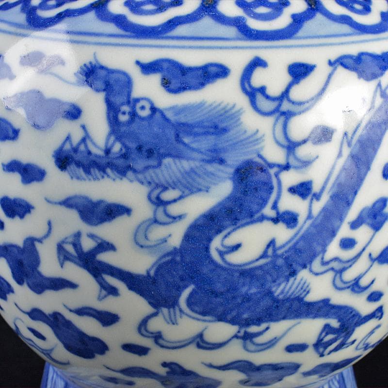 中国　大明萬暦年製款　青花　雲龍唐草文　双耳瓶　V　R7059B