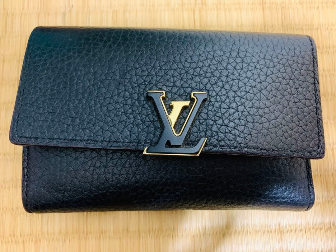 LOUIS VUITTON ルイ・ヴィトン　カプシーヌ　コンパクト　三つ折り財布