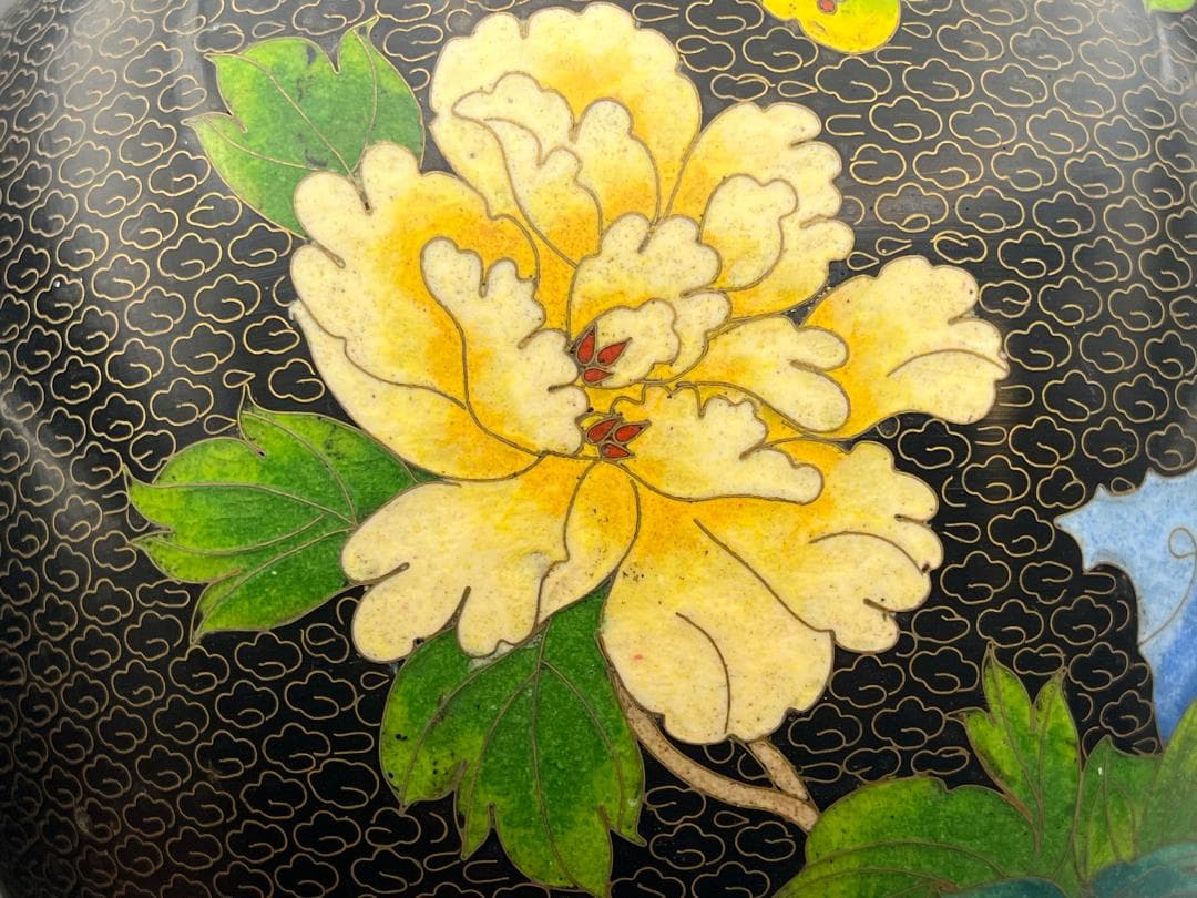 黒エナメル七宝焼き　真鍮製　大花瓶　花蝶図　重量約1996g　中国美術品