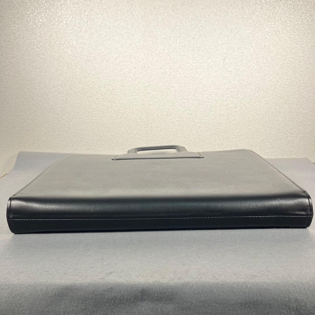 【極美品】VALENTINO GARAVANI ビジネスバッグ ブラック