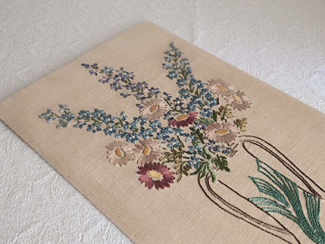【ライラックさま】vintage picture ❀お花とフラワーベースの刺繍絵