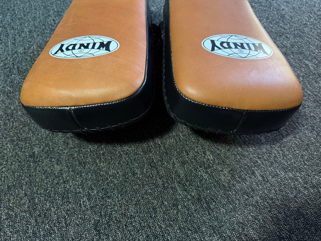 【極美品】 WINDY キックミット KP-6 キックボクシング ムエタイ