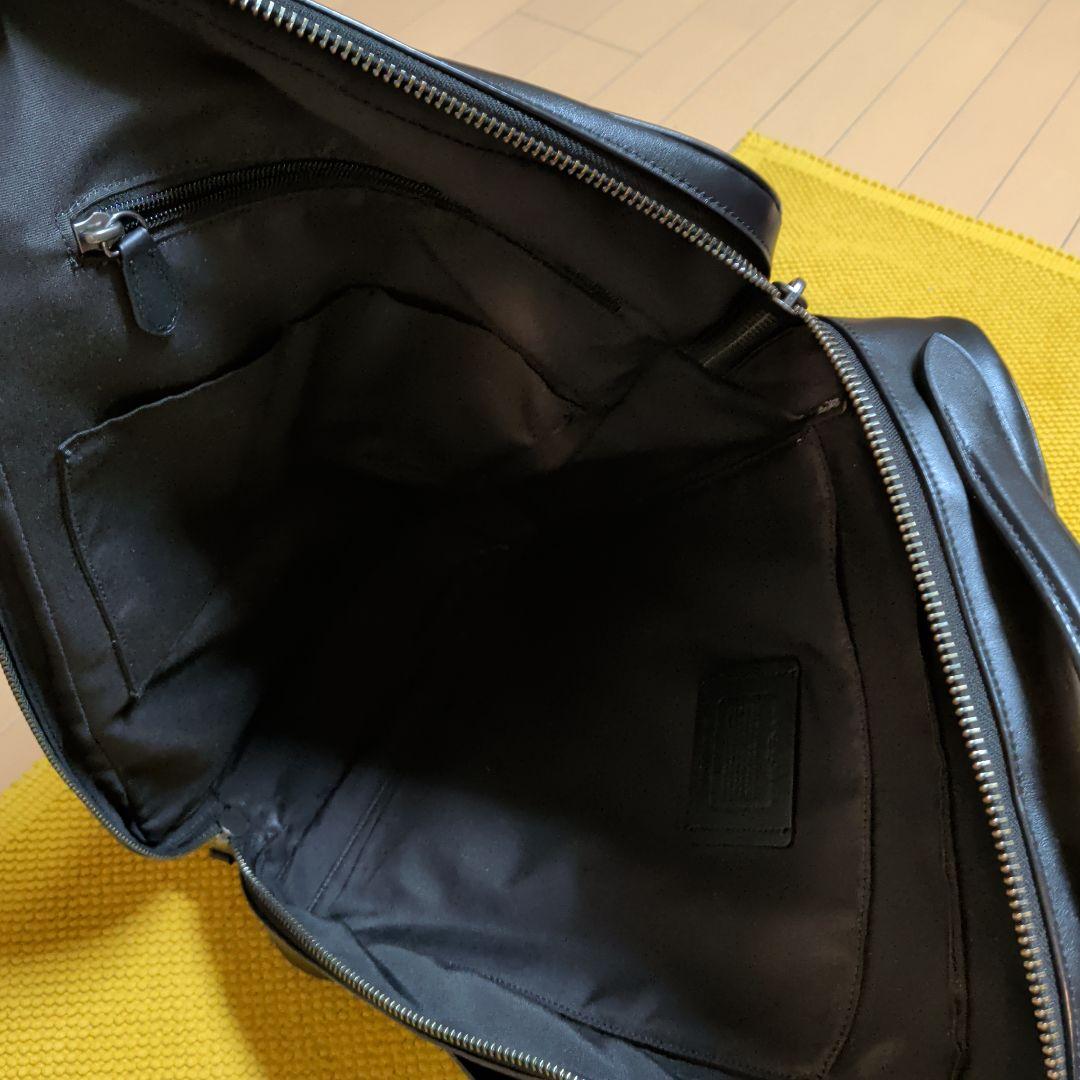 COACH ブラックエンボスショルダーバッグ