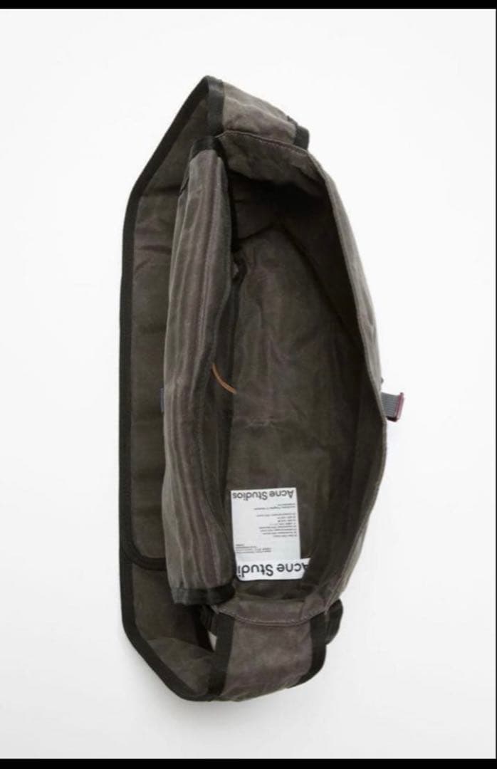 Acne Studios メッセンジャーバッグ