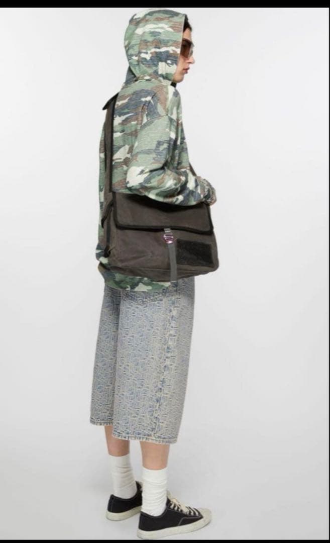 Acne Studios メッセンジャーバッグ