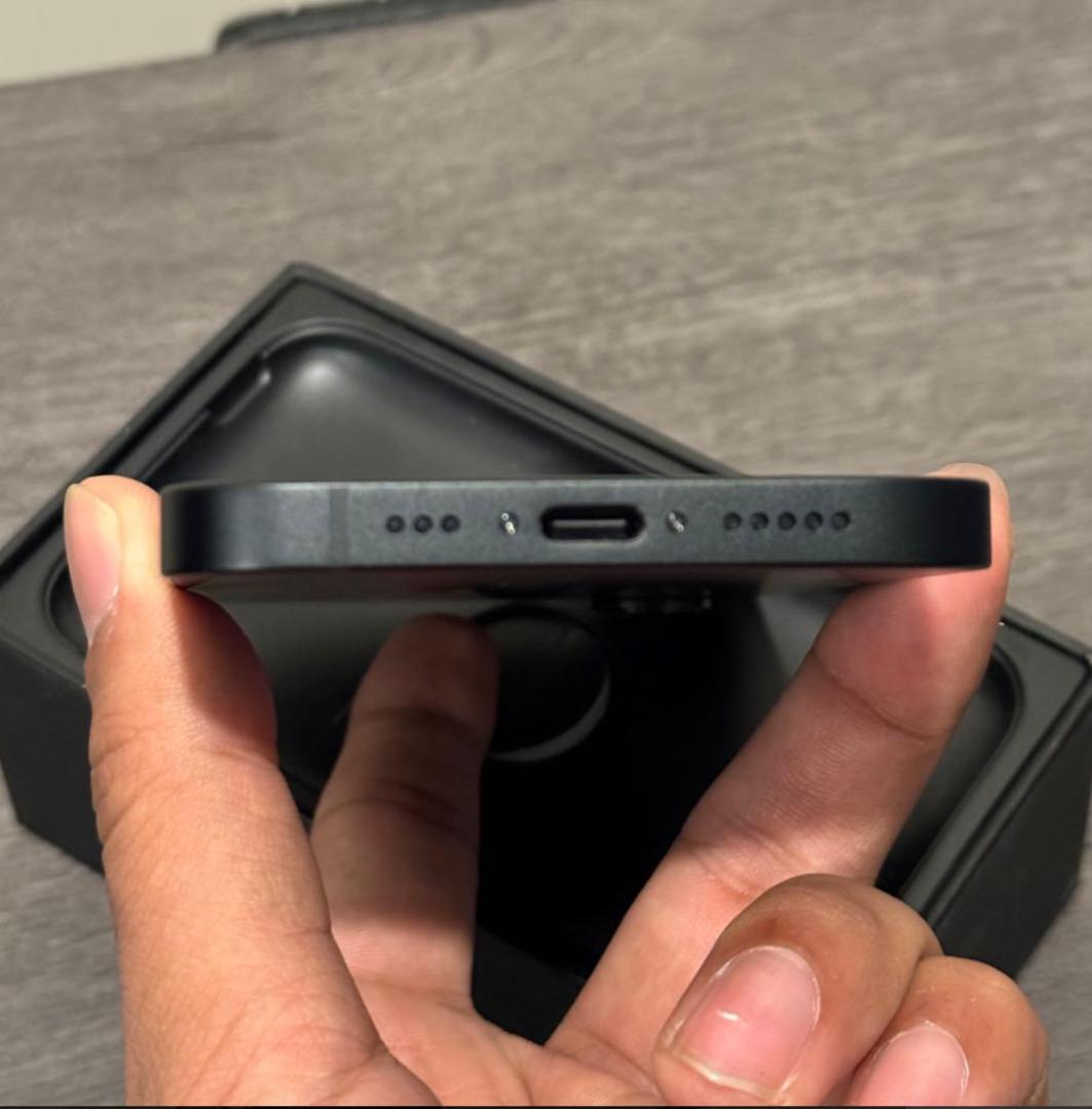 新品同様【バッテリー100％】iPhone 16e｜128GB｜SIMフリー