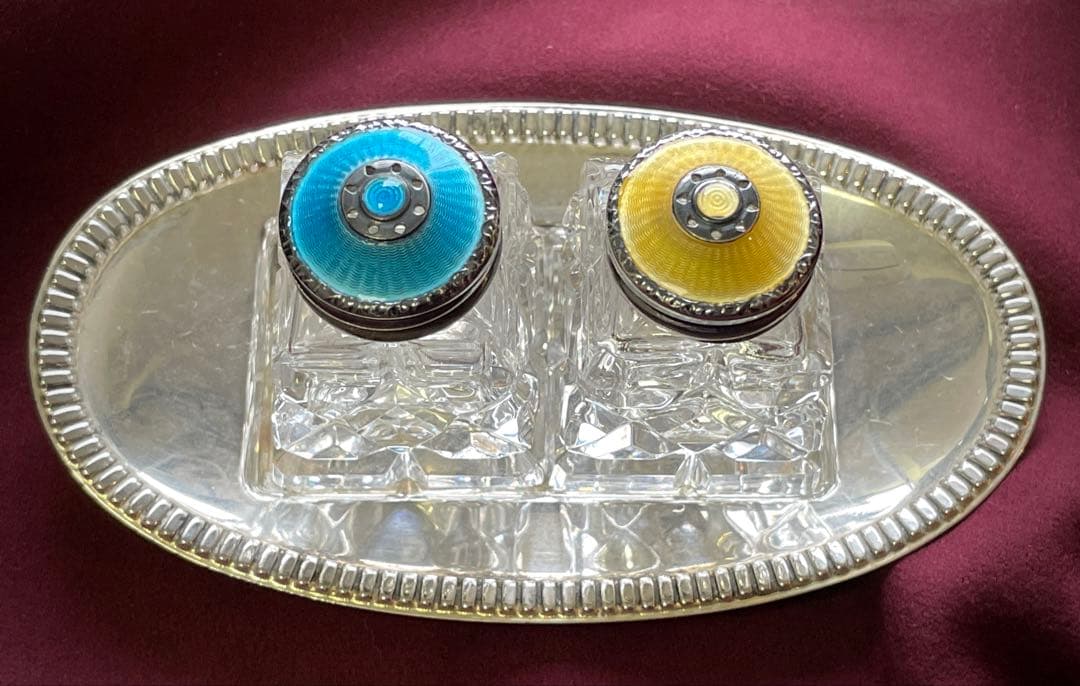 Hroar Prydz シルバーとギロシェエナメルガラス製ソルト&ペーパーポット