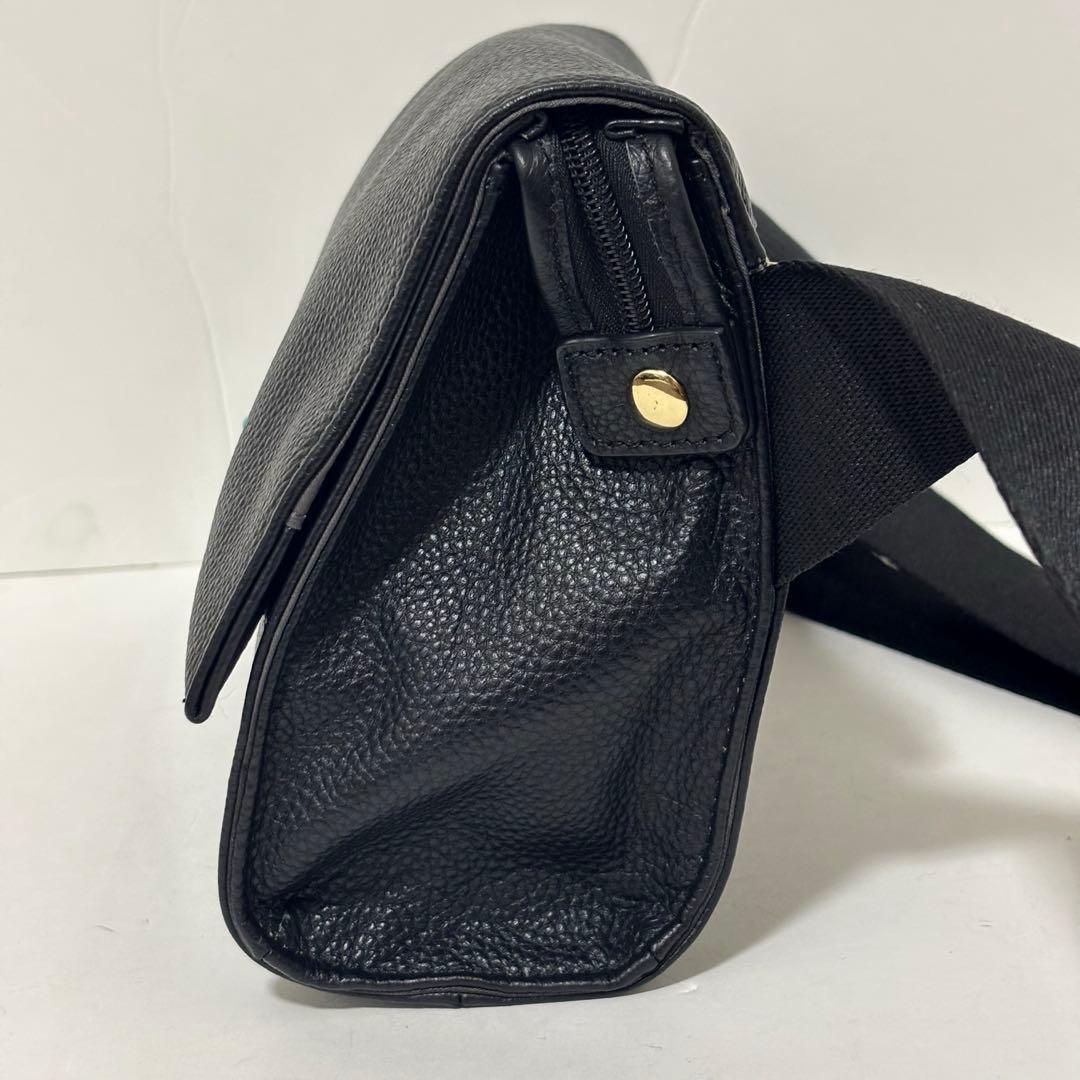極美品 イアパピヨネ ワイドテープショルダーバッグ ボディバッグ 黒 ストーン