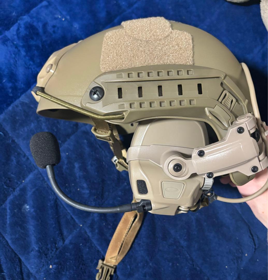 FASTヘルメットとFMA Ops-Coreタイプ AMPヘッドセット