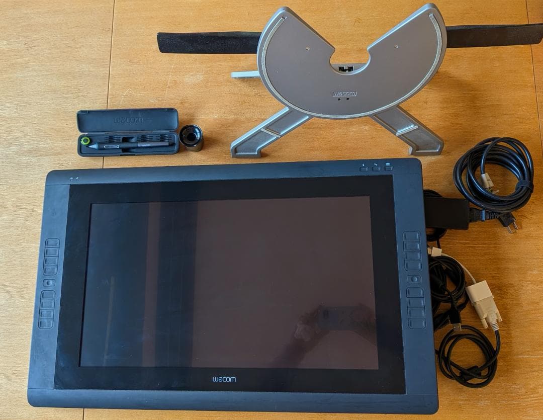 ディスプレイ・モニター本体 Wacom Cintiq 22HD TOUCH (DTH-2200/K)