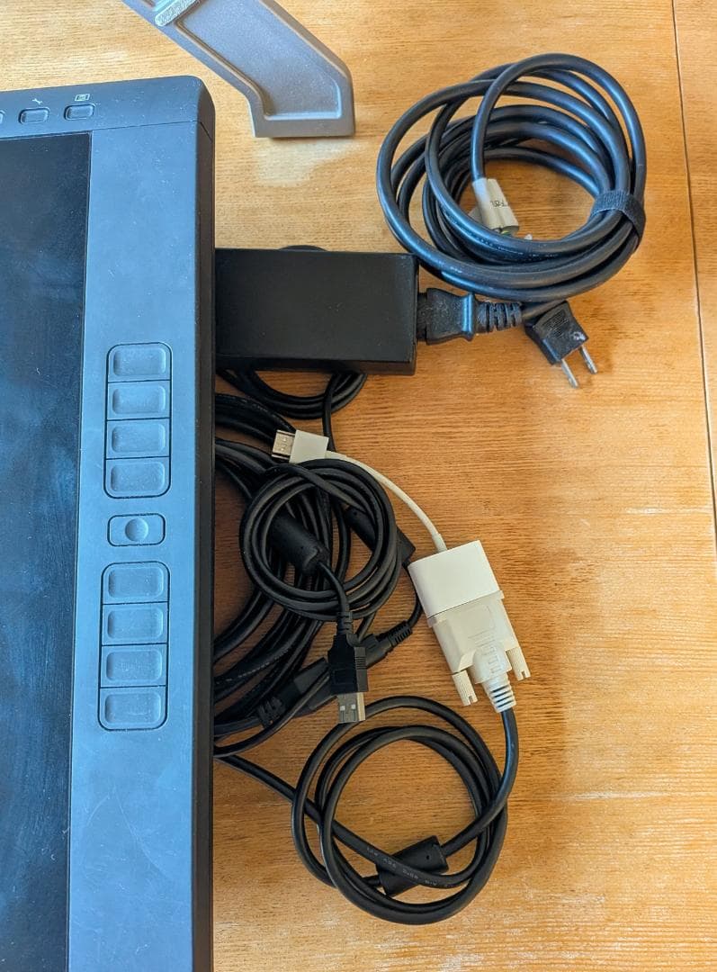 ディスプレイ・モニター本体 Wacom Cintiq 22HD TOUCH (DTH-2200/K)