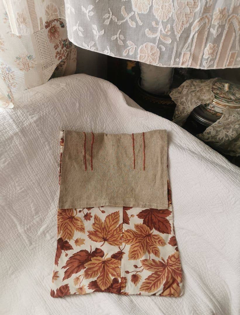 アンティーク フレンチファブリック＆リネン色糸刺繍 衣装ケース クッションカバー