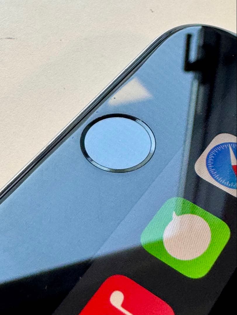 【美品】Apple iPhone SE3 ホワイト バッテリー残量100%