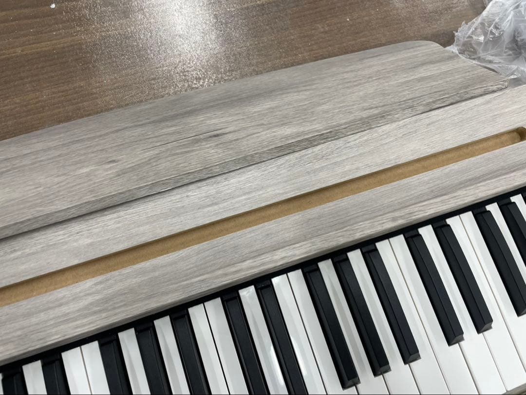 訳あり　電子ピアノ88鍵盤 給電タイプ　木目調ボディ　グレー