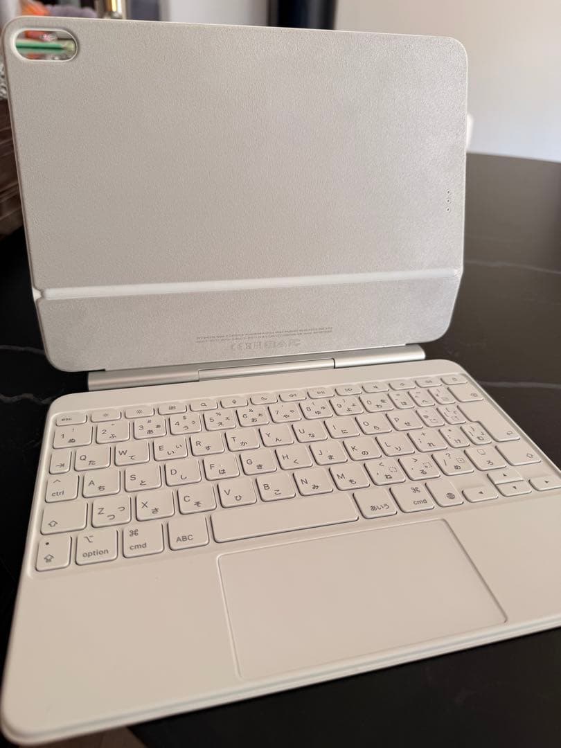 Apple iPadAir(M3)本体 Wi-Fiモデル　純正キーボード付き