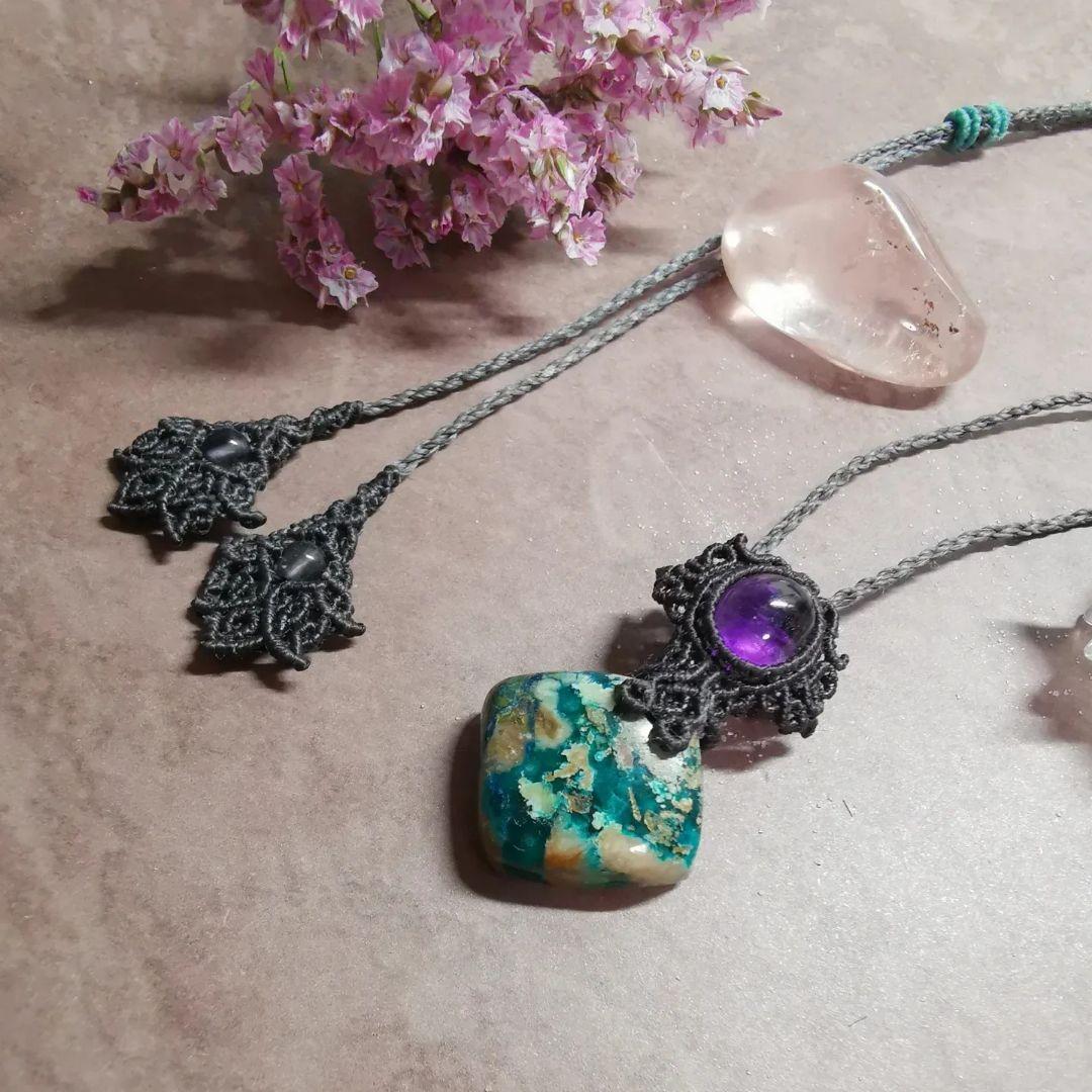 アメジストとシャッタカイトのマクラメネックレス