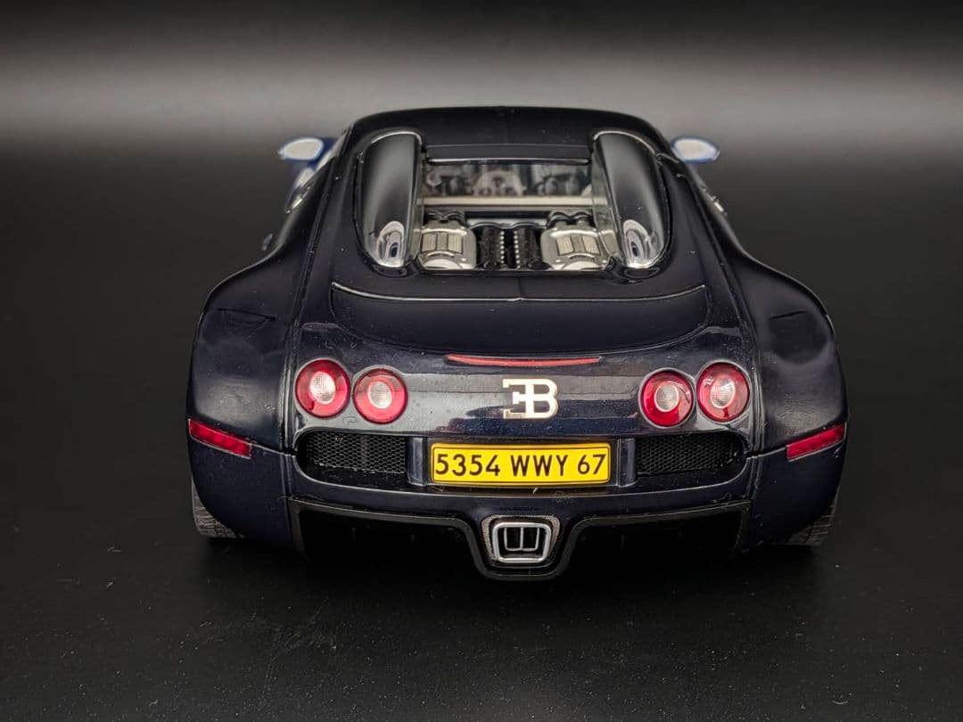 オートアート　1/18　ブガッティ・ヴェイロン