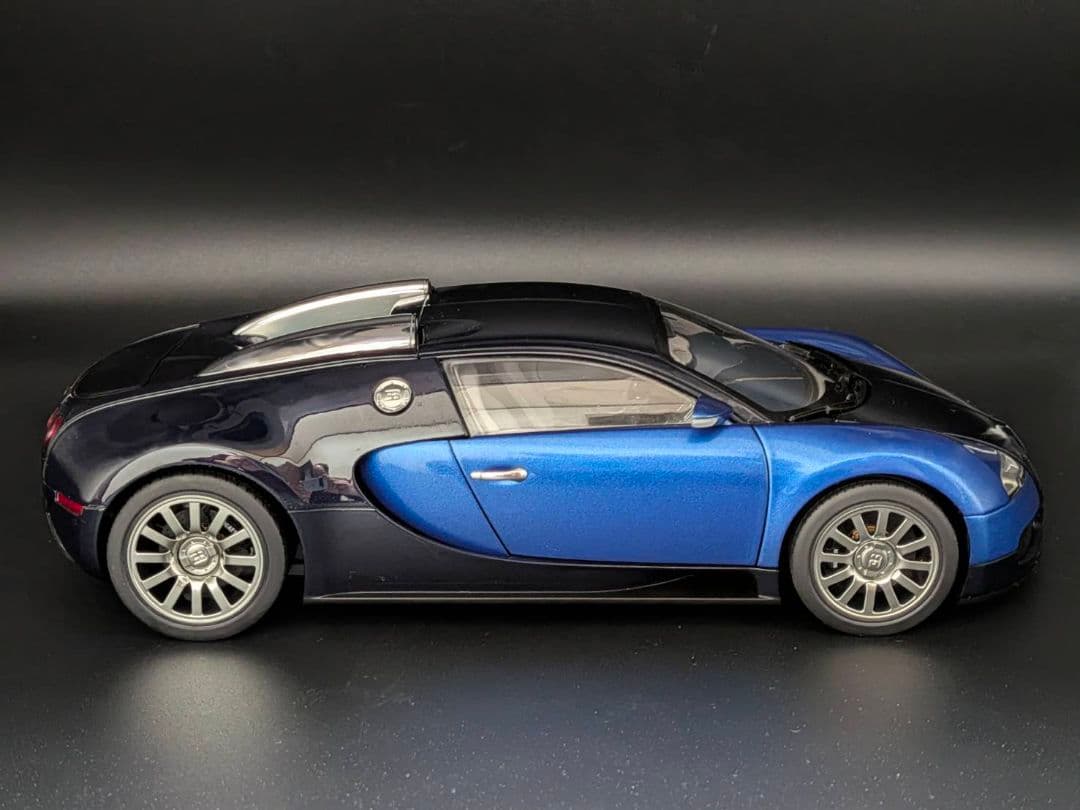 オートアート　1/18　ブガッティ・ヴェイロン