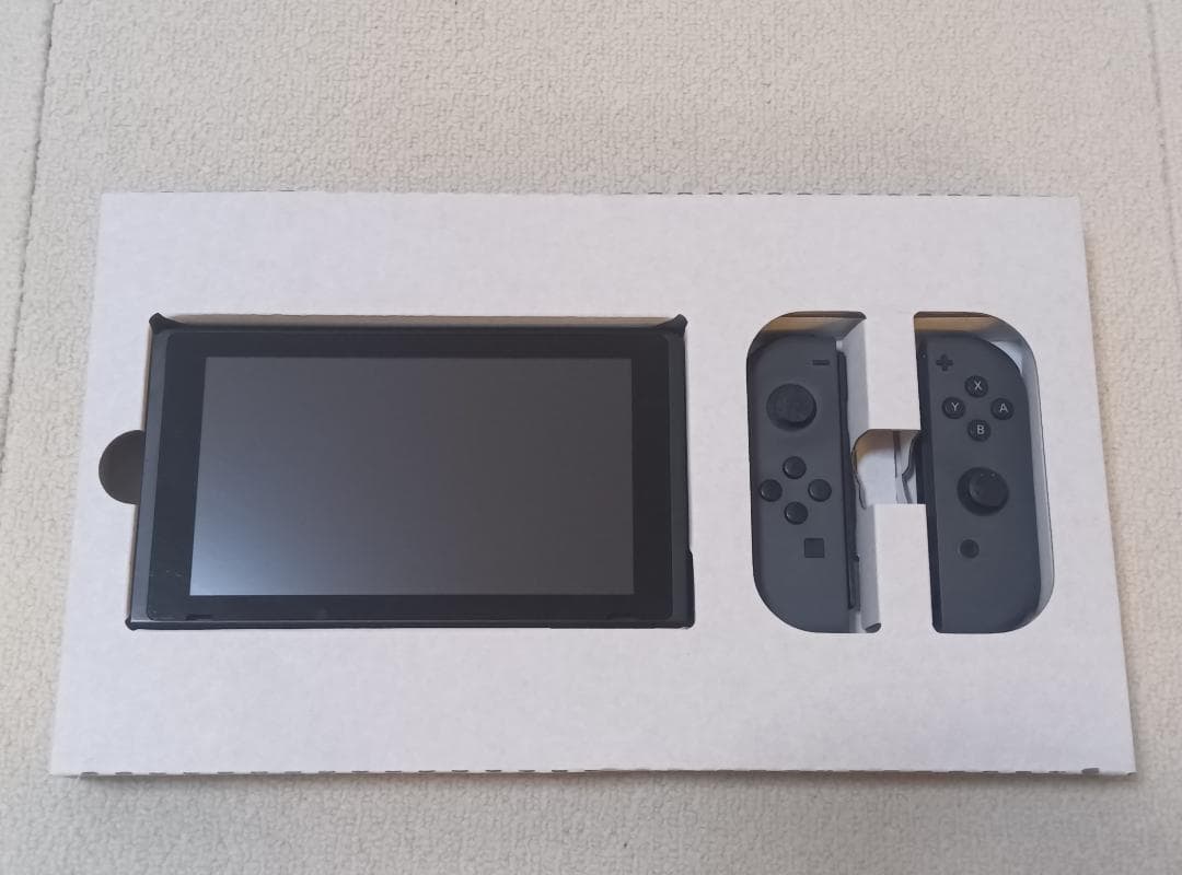 yy Nintendo Switch 本体と付属品一式【送料込み】