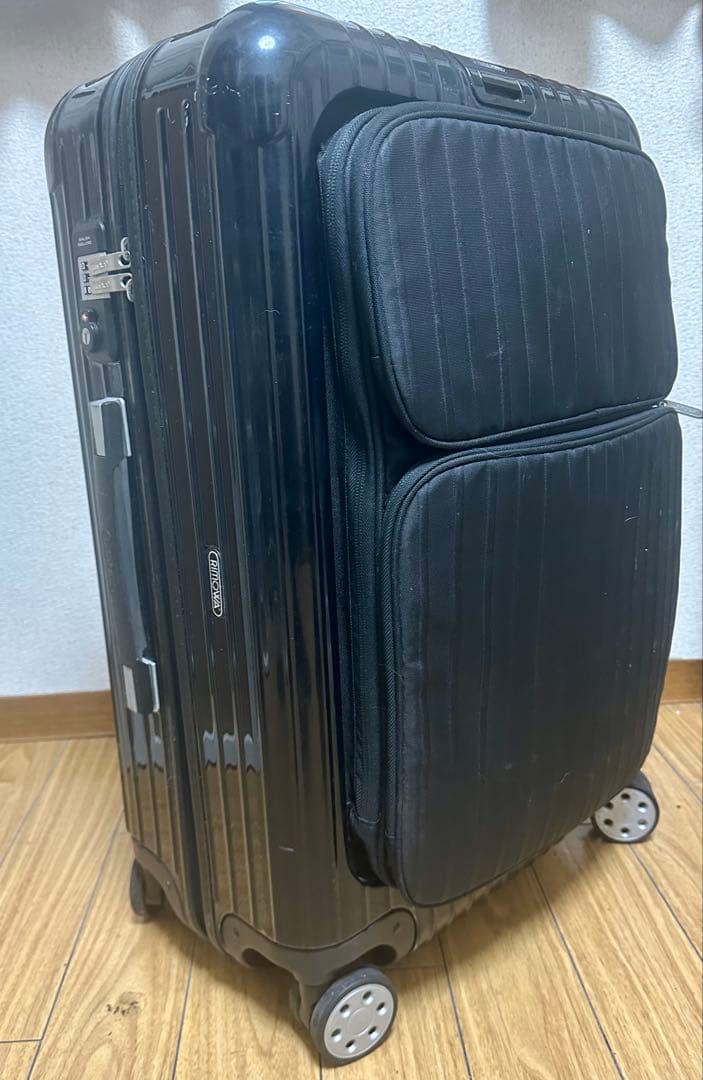 ブラックキャリーケース 4輪　リモワ