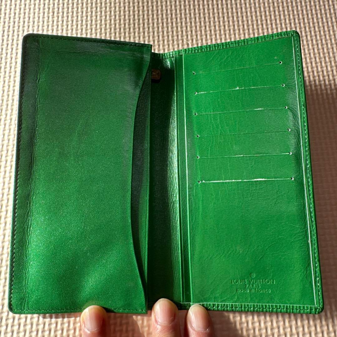 【新品未使用】ルイ・ヴィトン 二つ折り財布 緑
