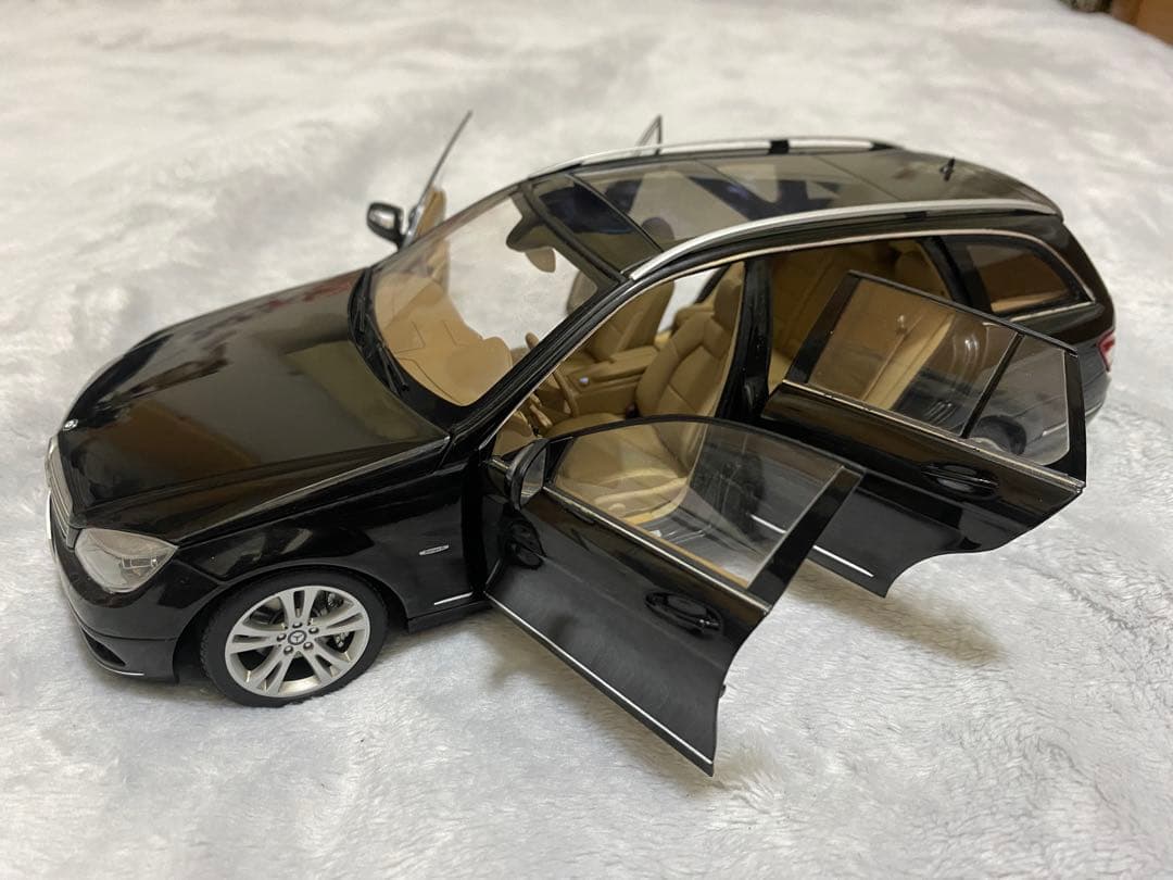 ミニカー AUTOart Mercedes-Benz C-Klasse 1/18