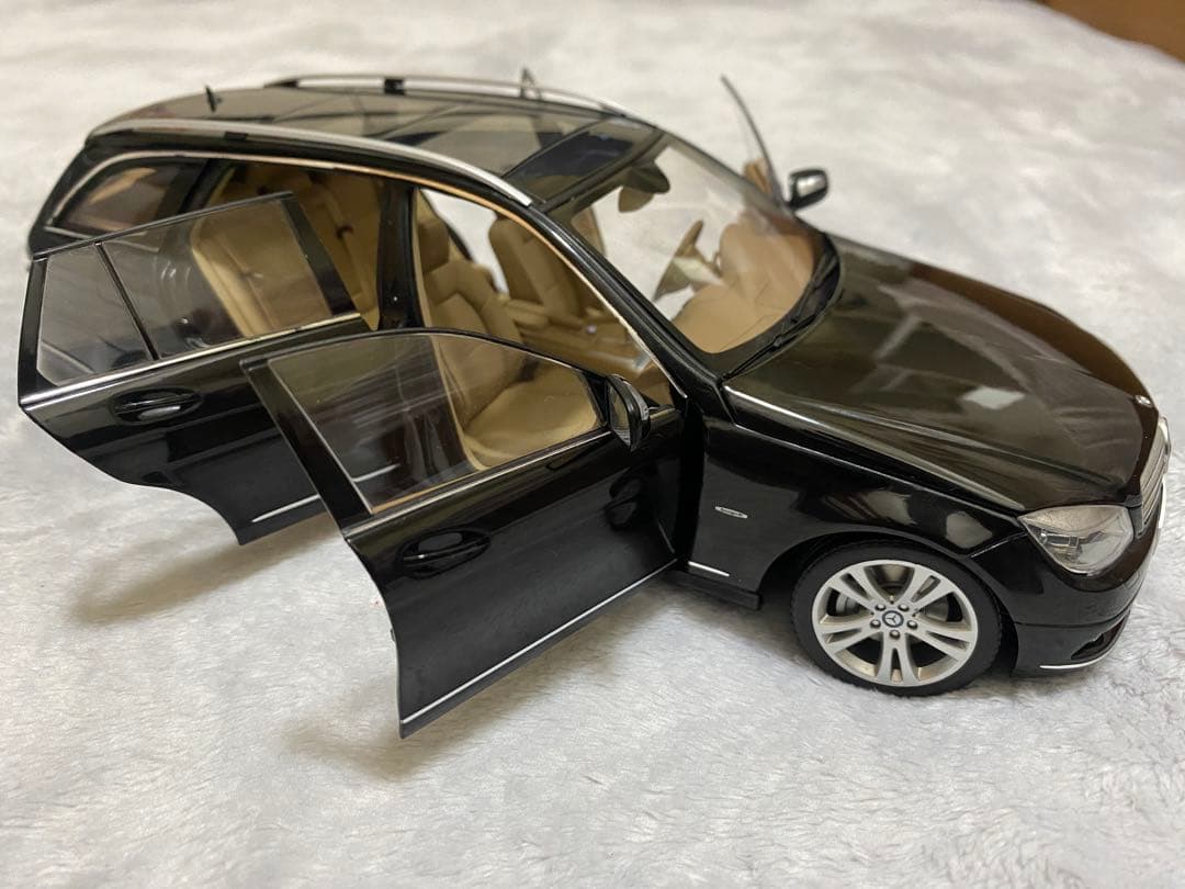 ミニカー AUTOart Mercedes-Benz C-Klasse 1/18